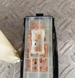 Interrupteur de leve vitre avant droit RENAULT KADJAR Photo n°3