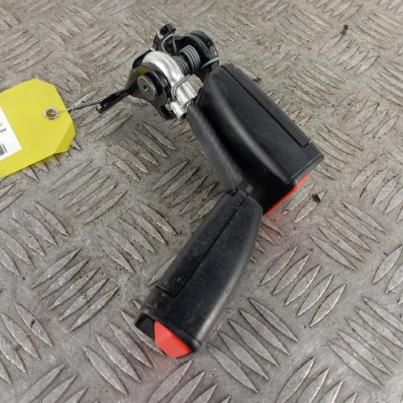 Attache ceinture arriere droit PEUGEOT 2008 1