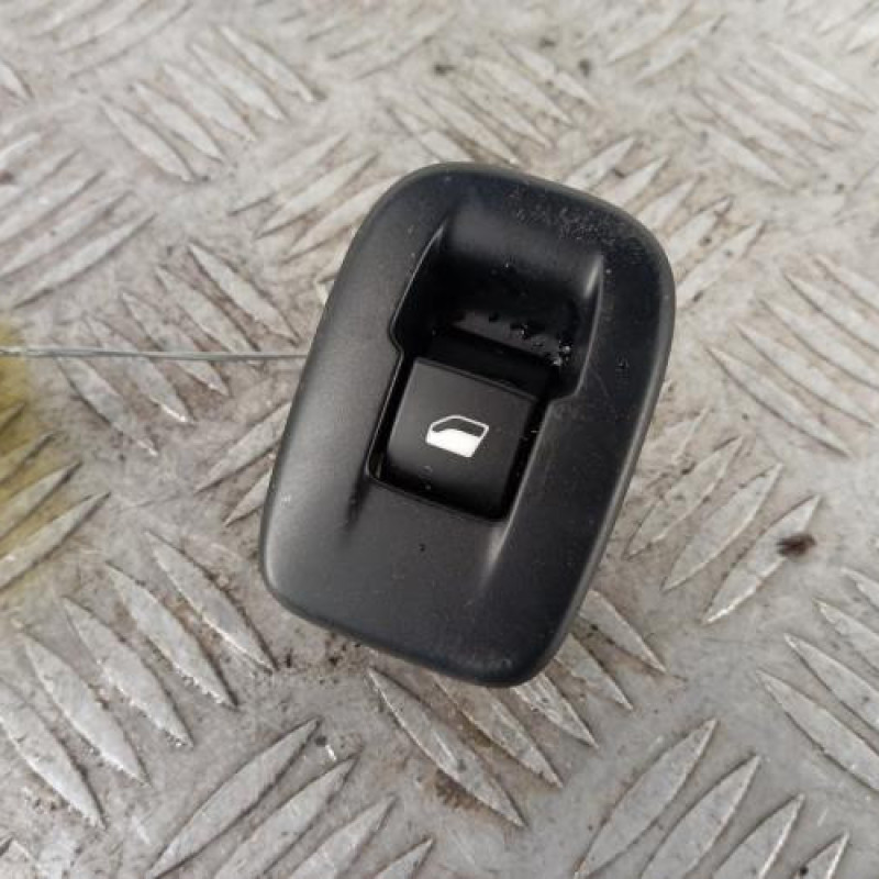 Interrupteur de leve vitre arriere gauche PEUGEOT 2008 1