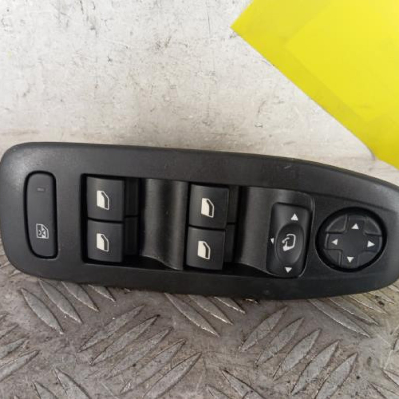 Interrupteur de leve vitre avant gauche PEUGEOT 2008 1