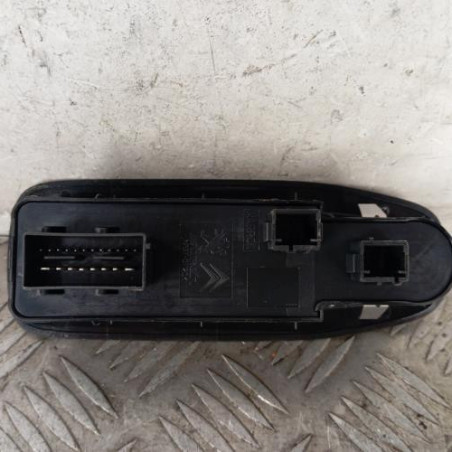 Interrupteur de leve vitre avant gauche PEUGEOT 2008 1