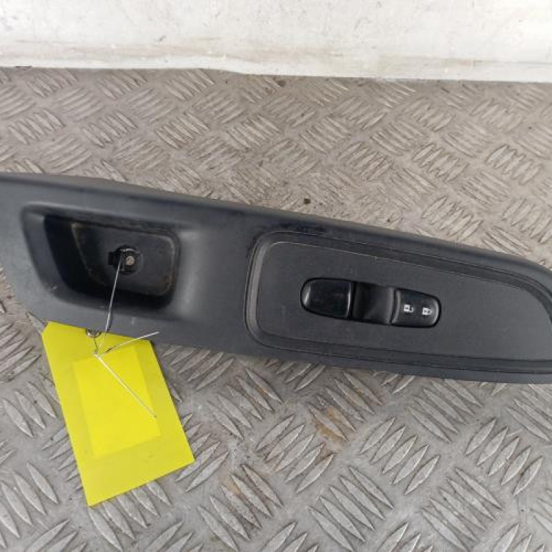Interrupteur de leve vitre avant droit NISSAN MICRA 5
