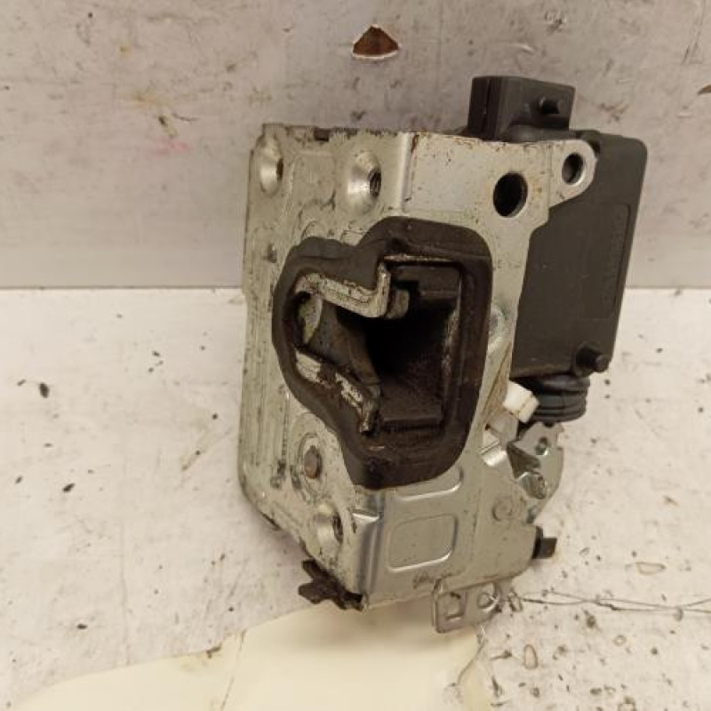 Serrure arriere droit DACIA DUSTER 1 Serrure arriere droit DACIA DUSTER 1