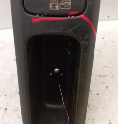 Interrupteur de leve vitre avant gauche PEUGEOT 5008 1