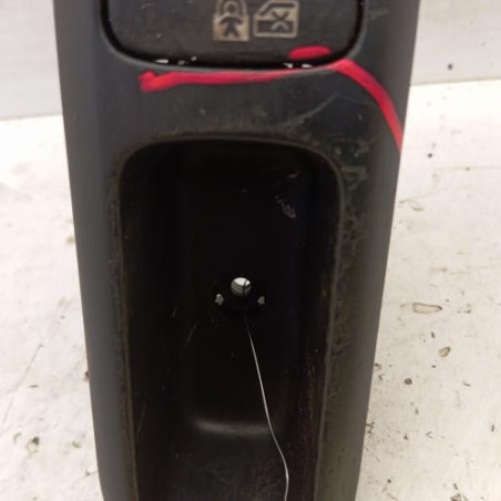 Interrupteur de leve vitre avant gauche PEUGEOT 5008 1