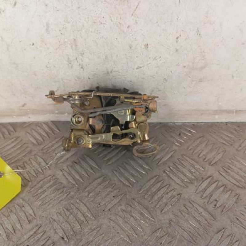 Serrure avant droit OPEL CORSA B