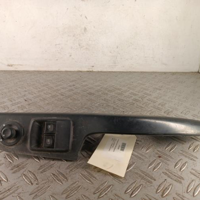 Interrupteur de leve vitre avant gauche OPEL VIVARO 2