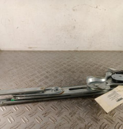 Leve vitre electrique avant gauche TOYOTA YARIS 3 Photo n°1