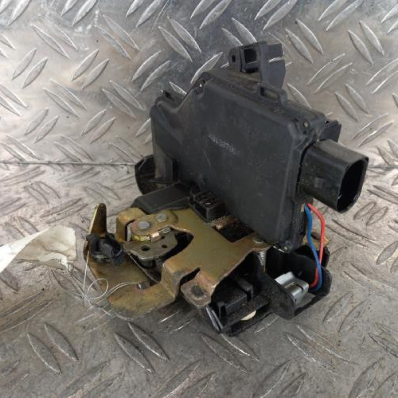 Serrure avant droit AUDI A4 2