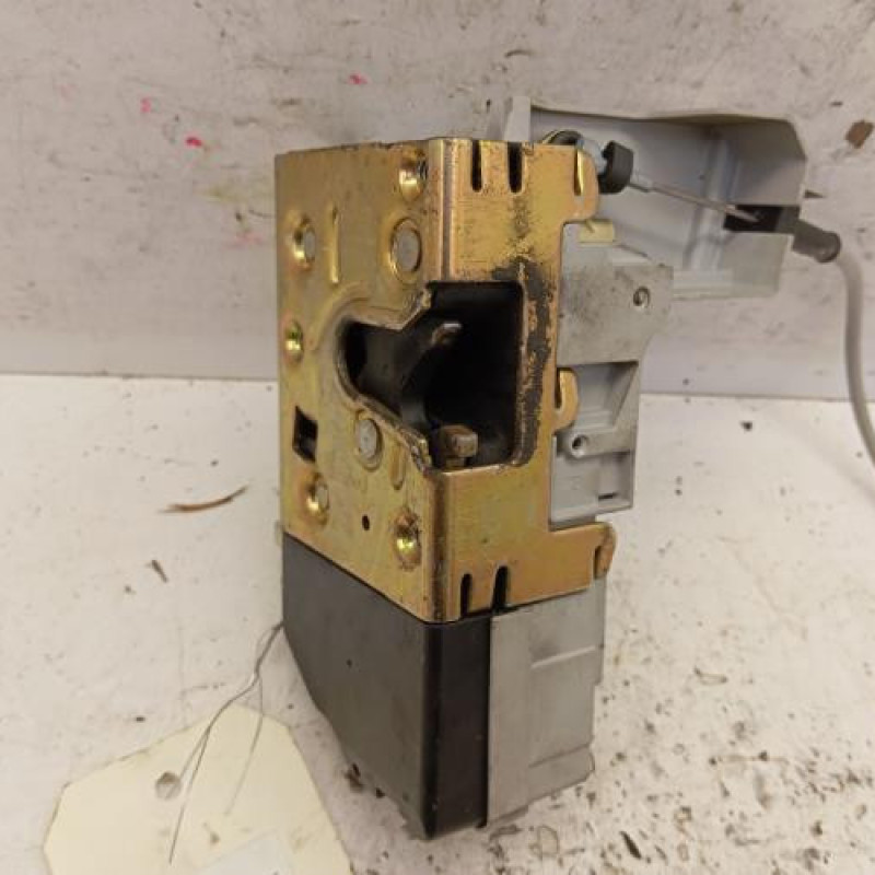 Serrure avant droit PEUGEOT 307