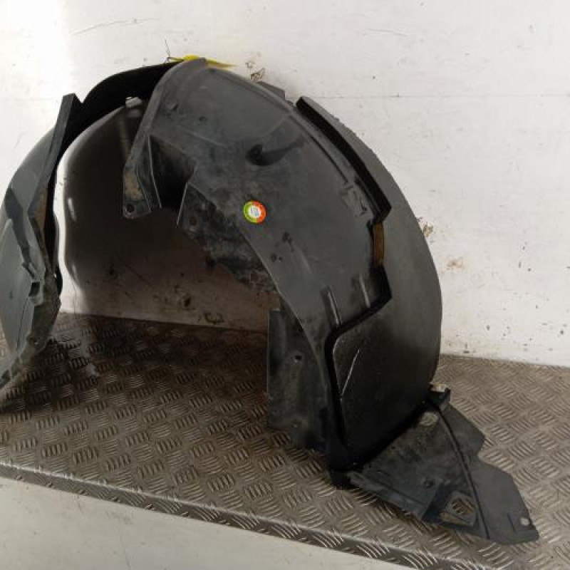 Pare boue avant gauche NISSAN QASHQAI 1