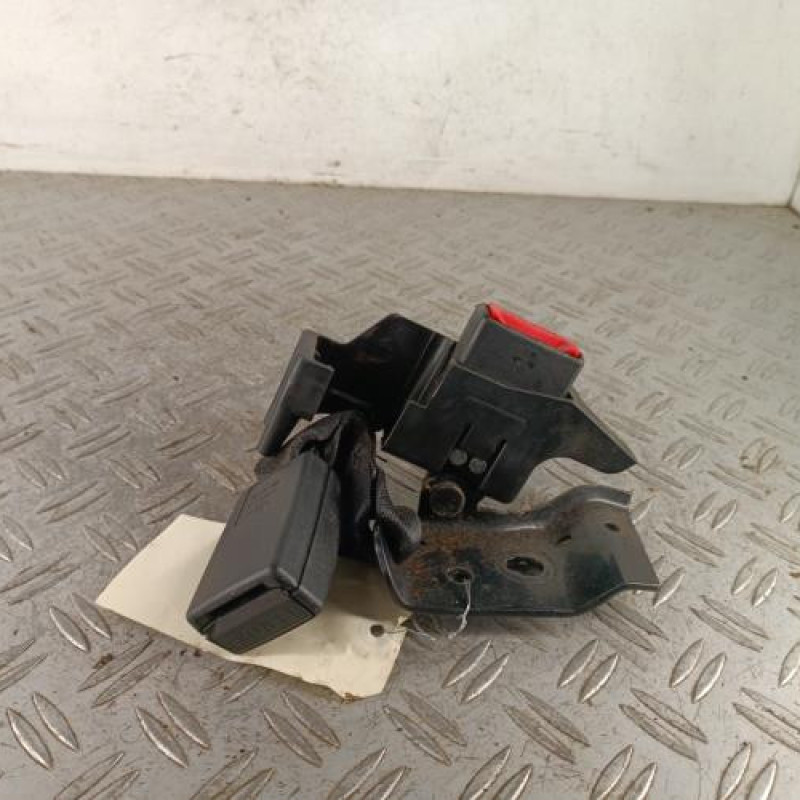 Attache ceinture arriere gauche RENAULT CLIO 3