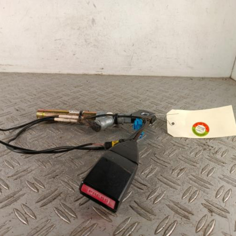 Attache ceinture avant gauche RENAULT TWINGO 1