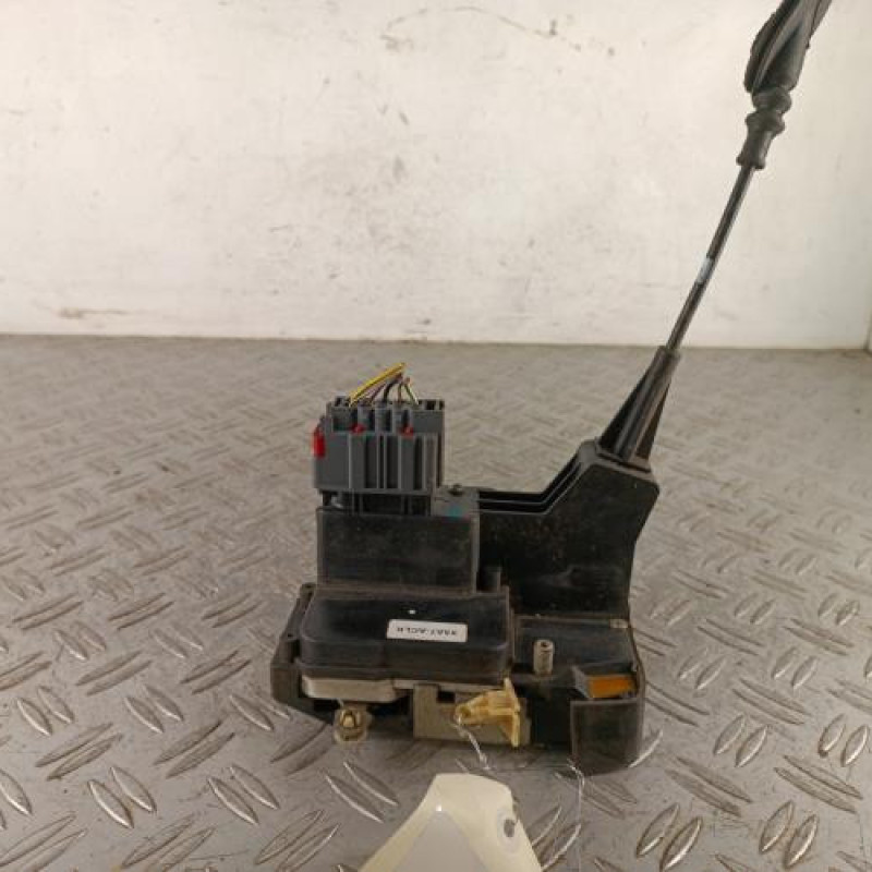 Serrure avant gauche FORD FIESTA 5