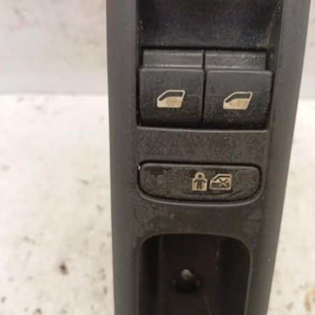 Interrupteur de leve vitre avant gauche PEUGEOT 5008 1