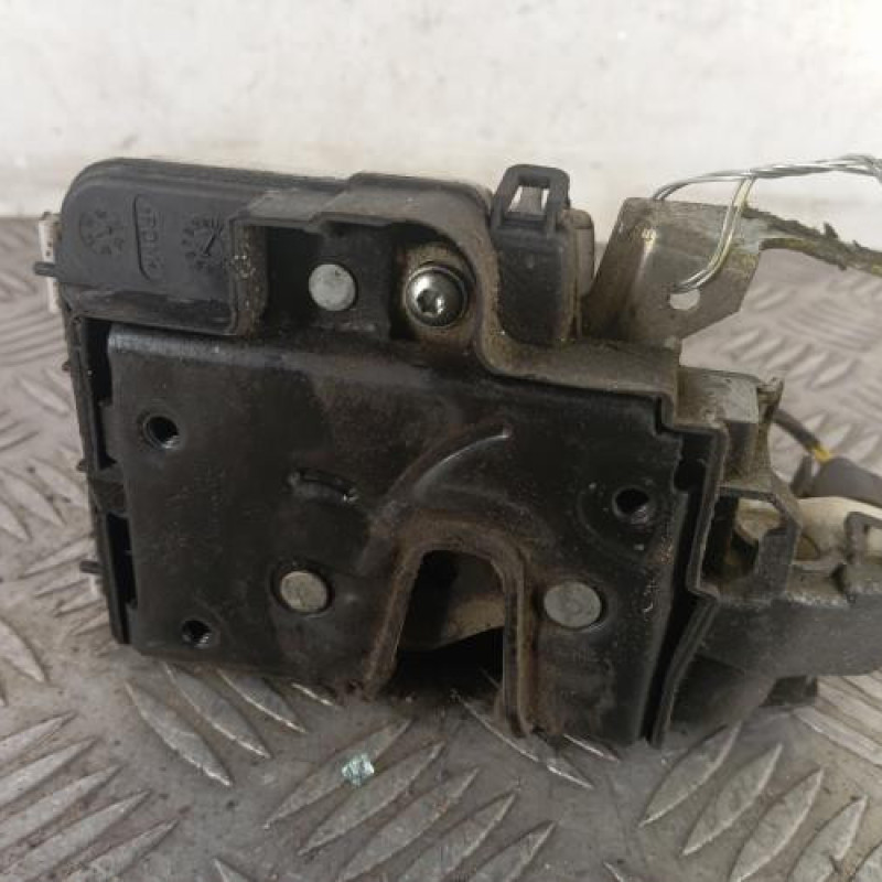 Serrure avant gauche VOLKSWAGEN POLO 3