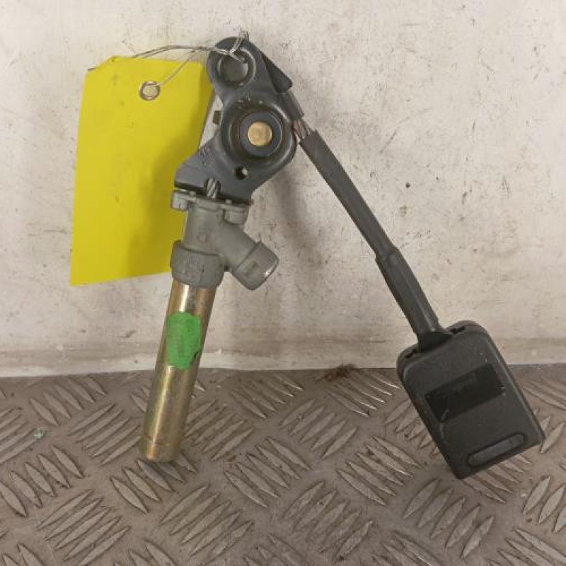 Attache ceinture avant droit PEUGEOT 306
