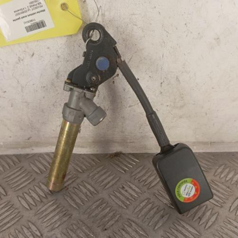 Attache ceinture avant gauche PEUGEOT 306