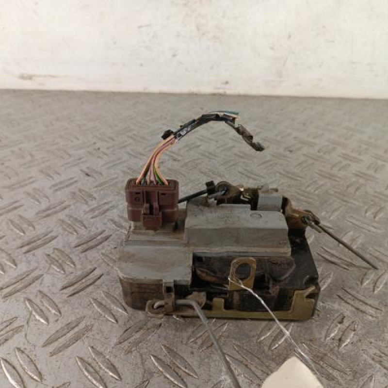 Serrure avant droit PEUGEOT 206