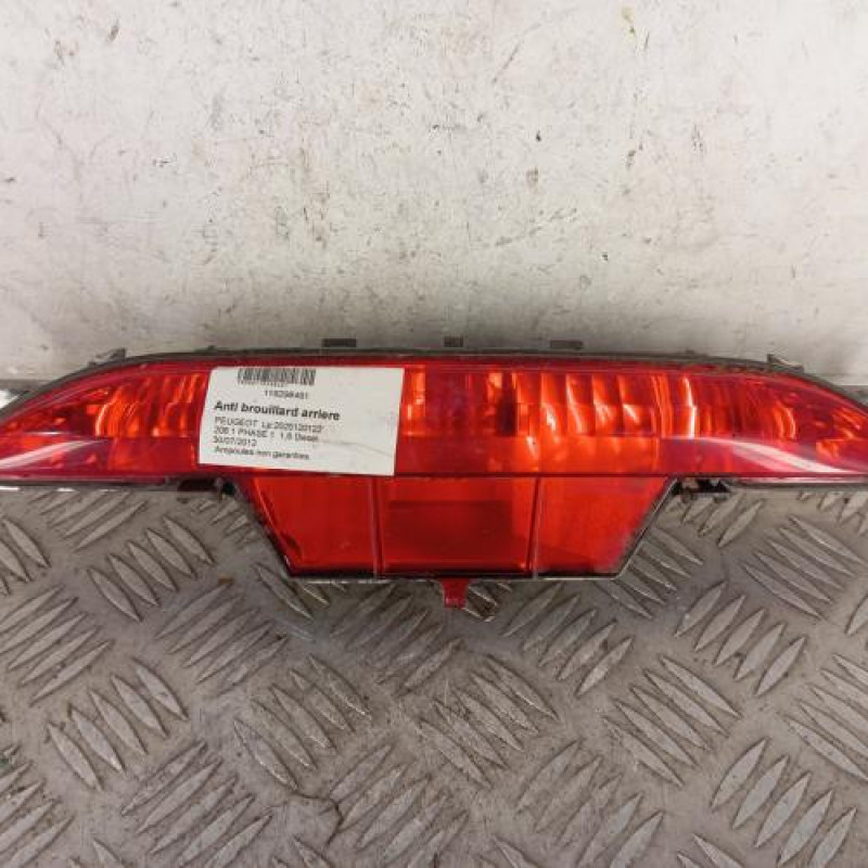 Anti brouillard arriere PEUGEOT 208 1