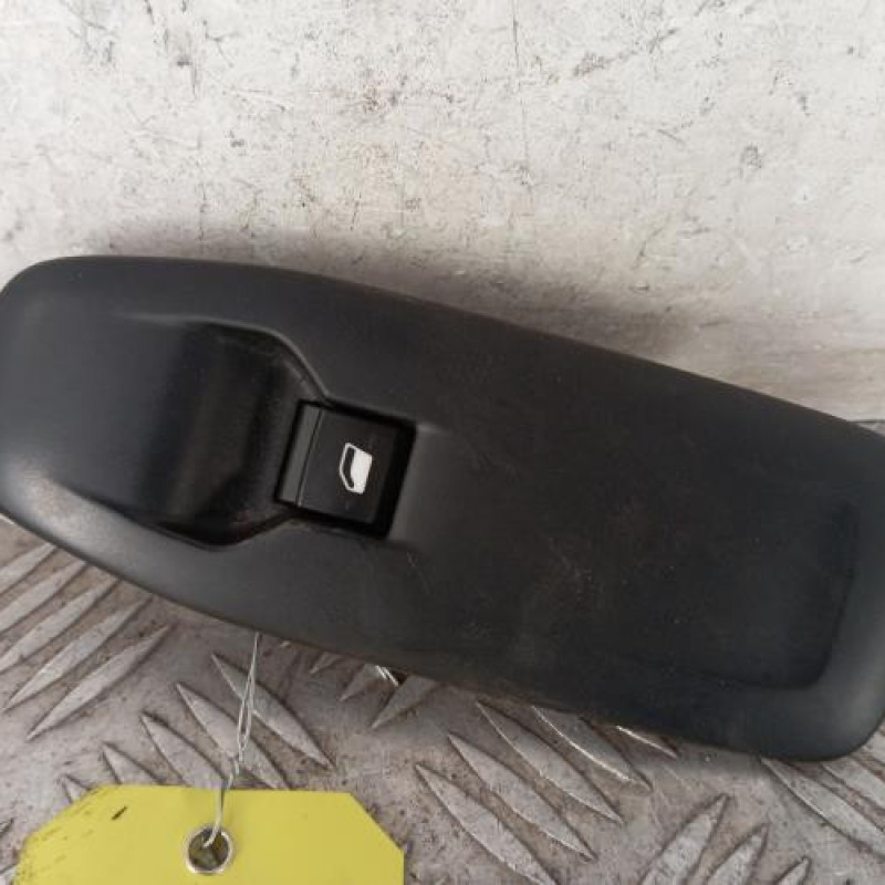 Interrupteur de leve vitre avant droit PEUGEOT 2008 1