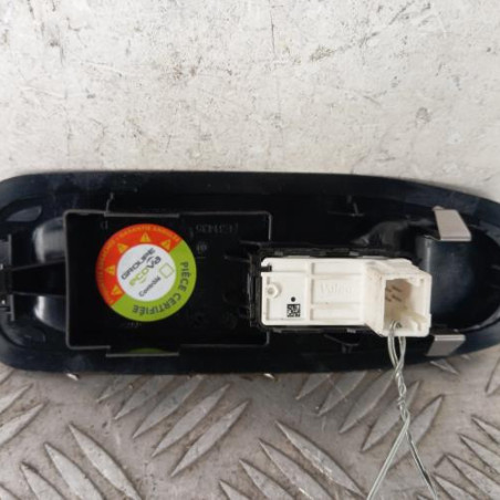 Interrupteur de leve vitre avant droit PEUGEOT 2008 1