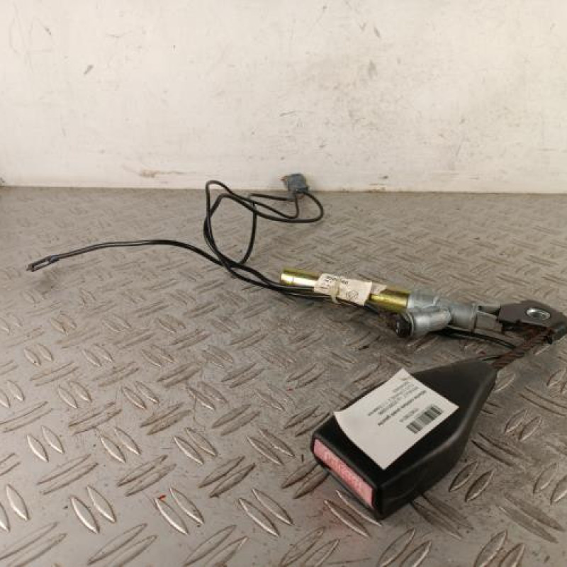 Attache ceinture avant gauche RENAULT CLIO 2
