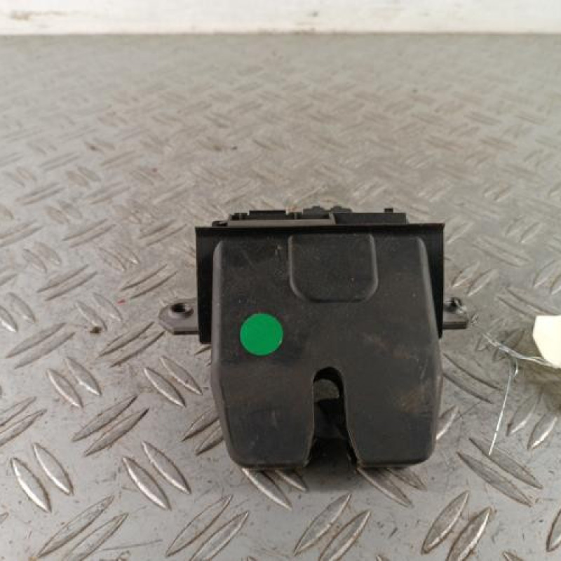 Serrure de hayon FORD FOCUS 2