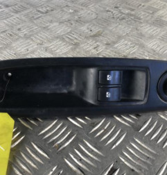 Interrupteur de leve vitre avant gauche RENAULT CLIO 2 Photo n°1