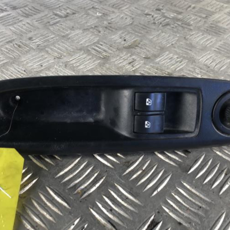 Interrupteur de leve vitre avant gauche RENAULT CLIO 2