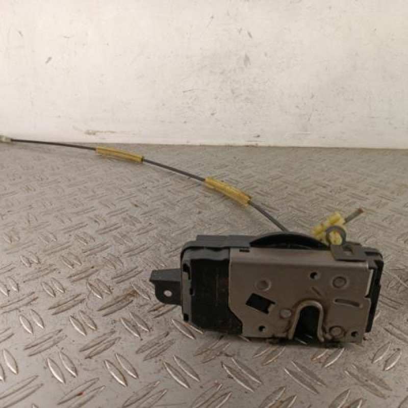 Serrure avant droit OPEL ASTRA H Serrure avant droit OPEL ASTRA H