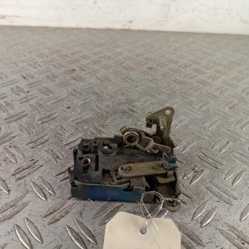 Serrure avant gauche CITROEN SAXO Serrure avant gauche CITROEN SAXO