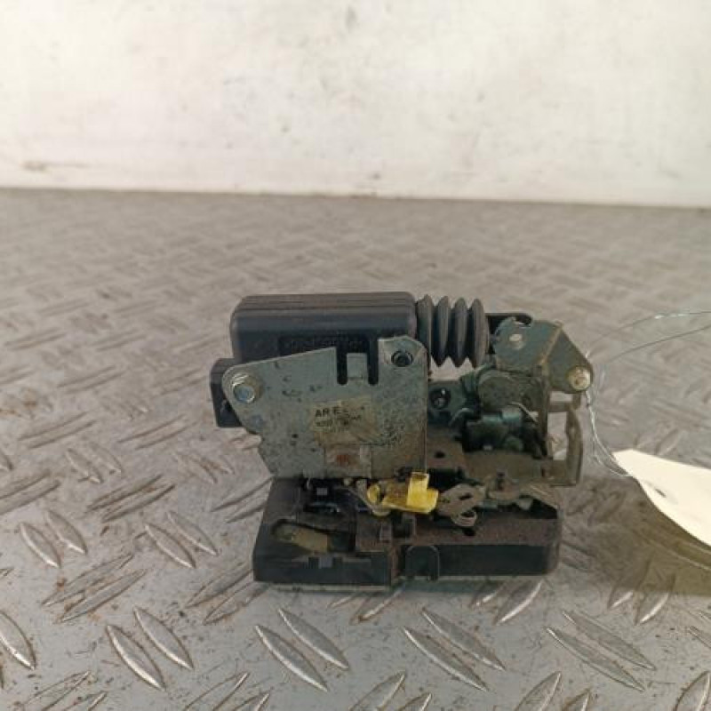 Serrure arriere gauche DACIA SANDERO 1