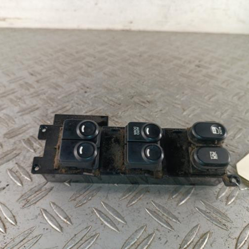 Interrupteur de leve vitre avant gauche HYUNDAI I 30 1