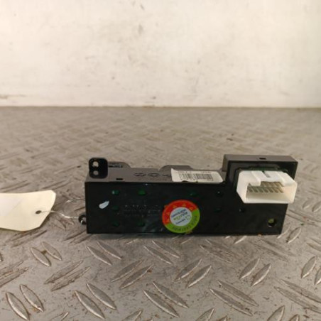 Interrupteur de leve vitre avant gauche HYUNDAI I 30 1