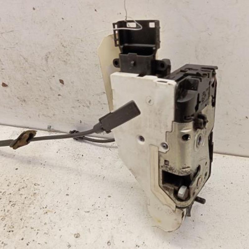 Serrure avant gauche PEUGEOT 207 Serrure avant gauche PEUGEOT 207