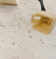 Attache ceinture avant gauche TOYOTA YARIS 2 Photo n°3