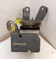 Bloc ABS (freins anti-blocage) TOYOTA YARIS 2 Photo n°1