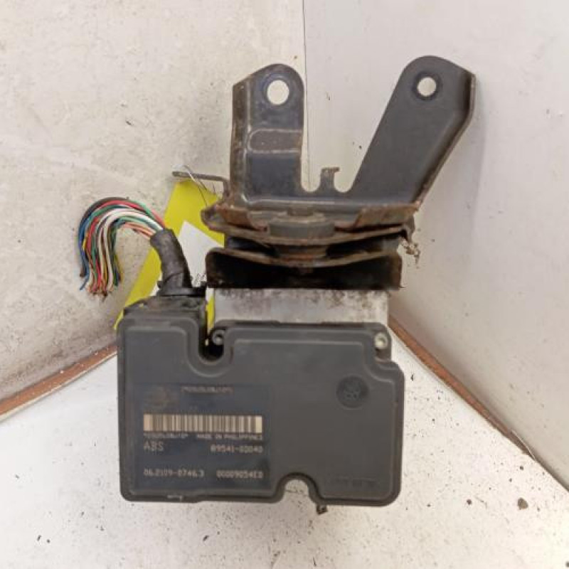 Bloc ABS (freins anti-blocage) TOYOTA YARIS 2