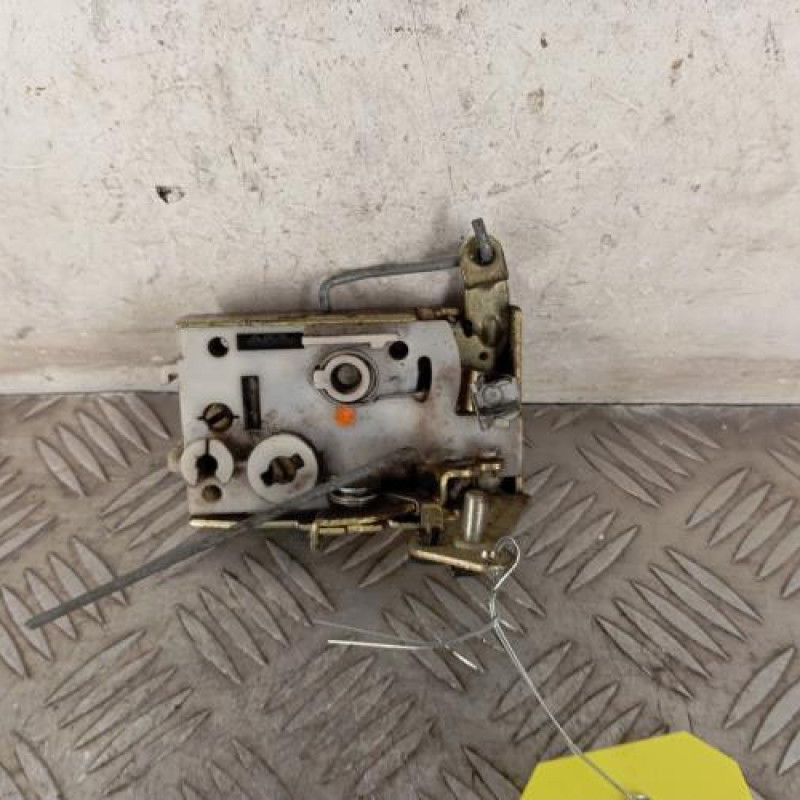 Serrure avant droit CITROEN SAXO Serrure avant droit CITROEN SAXO