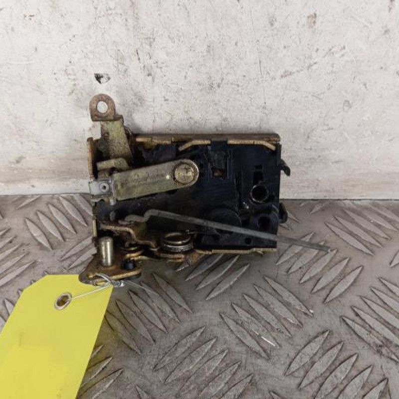 Serrure avant gauche CITROEN SAXO Serrure avant gauche CITROEN SAXO