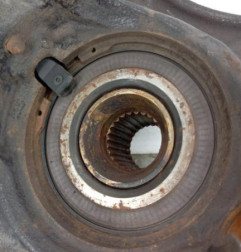 Moyeu avant gauche PEUGEOT 2008 1 Photo n°3