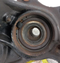 Moyeu avant gauche CITROEN C3 2 Photo n°3