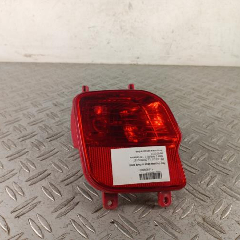 Feu de pare choc arriere droit PEUGEOT 3008 2