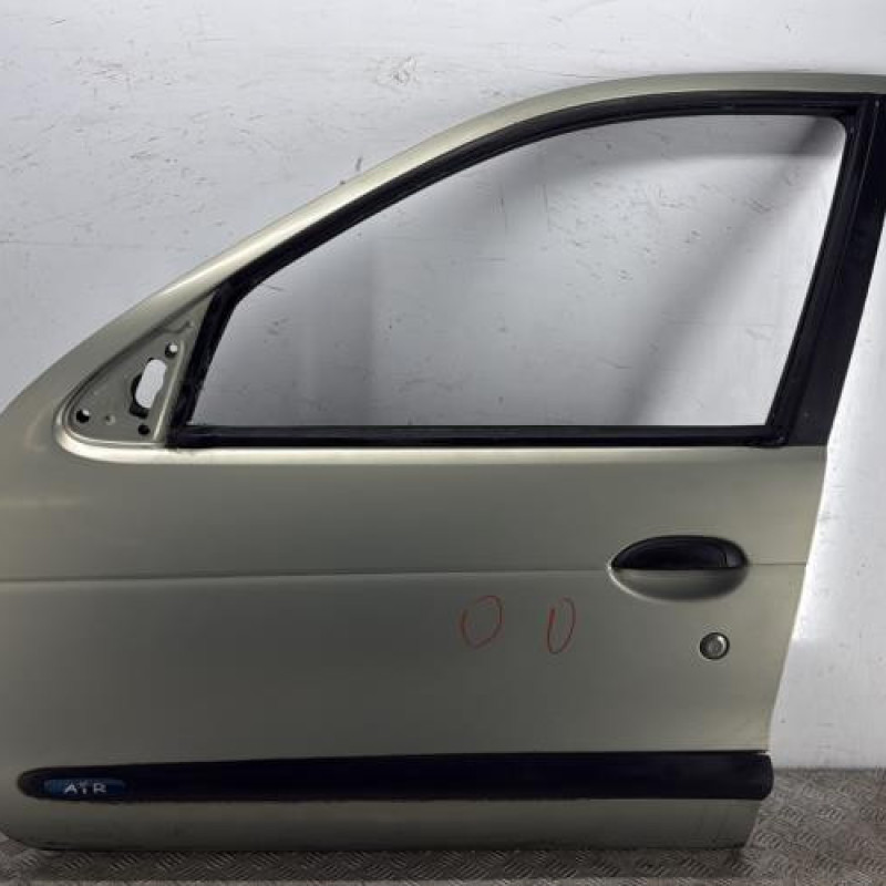 Porte avant gauche RENAULT MEGANE 1
