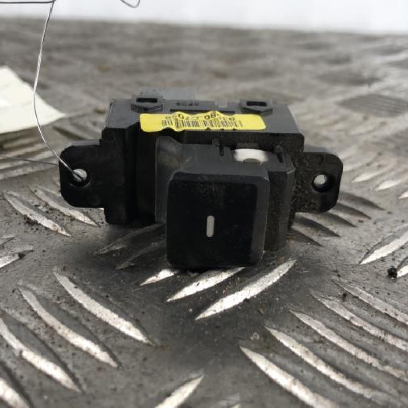 Interrupteur de leve vitre arriere droit HYUNDAI I 20 2