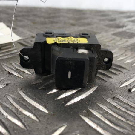 Interrupteur de leve vitre arriere droit HYUNDAI I 20 2 Photo n°1