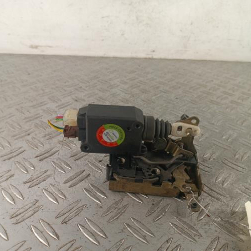 Serrure avant gauche PEUGEOT 205 Serrure avant gauche PEUGEOT 205