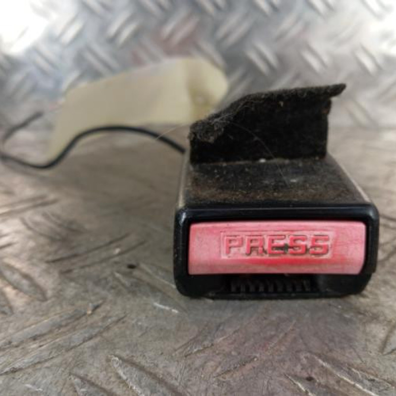 Attache ceinture avant gauche PEUGEOT 207