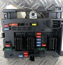 Boitier servitude moteur (BSM) PEUGEOT 206+ Photo n°1